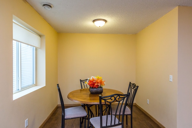 Foto del edificio - 619-625 Snelling Ave N