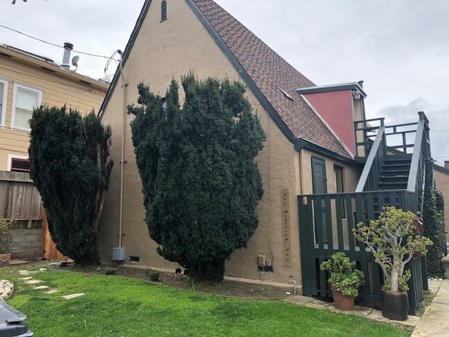 Foto del edificio - 160 Monterey Ave