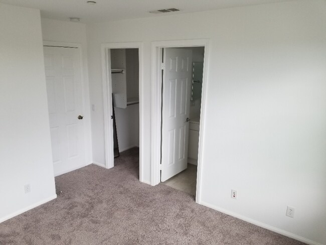 Foto del edificio - 928 Lilac Ln