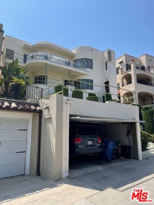 Building Photo - 1941 N Mariposa Ave