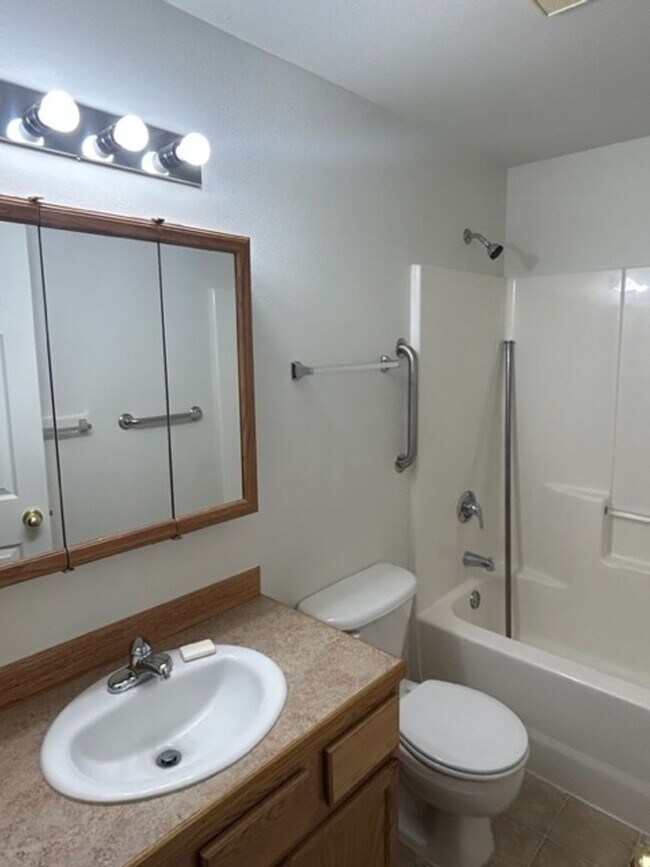 Foto del edificio - 2103 Wilson Ct