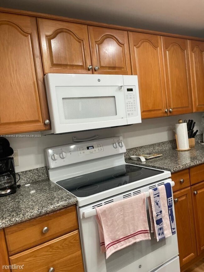 Foto del edificio - 3 br, 2 bath House - 4261 W Palm Aire Dr A...