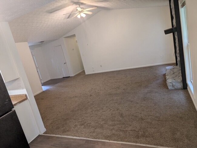 Foto del edificio - THE PERFECT 3 BEDROOM 2 BATHROOMS RANCH HO...