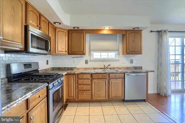 Building Photo - 38 Keefer Way