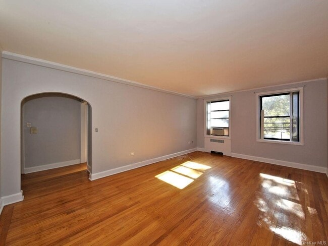 Building Photo - 125 Larchmont Acres