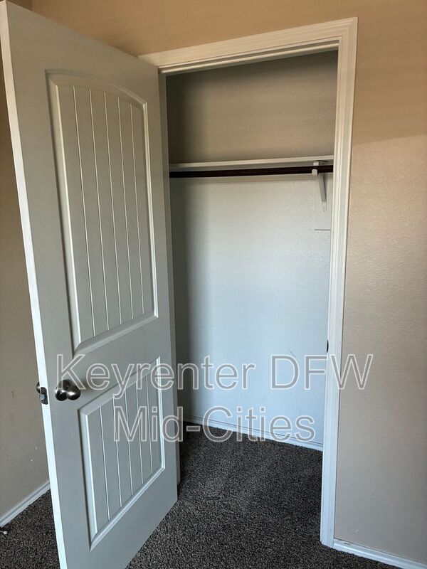 Foto del edificio - 1904 Meadow Crest Dr