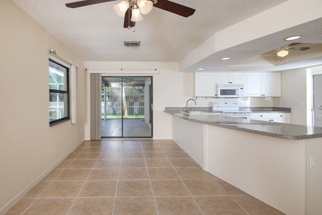 Building Photo - Englewood Annual Pool Home for Rent