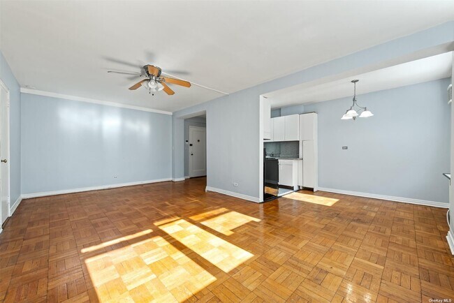 Foto del edificio - 71-36-71110 110th St