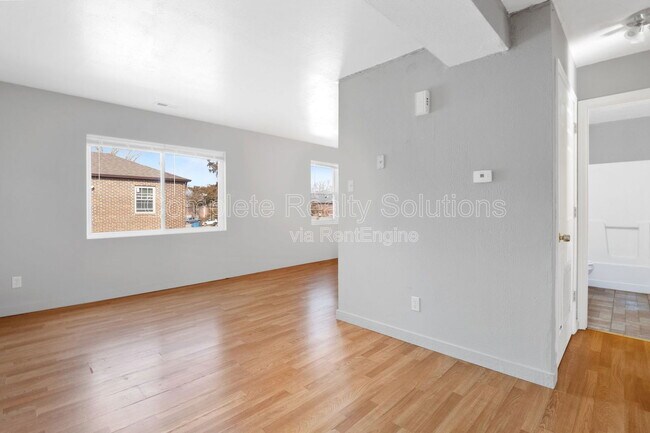 Foto del edificio - 330 Mt Everest Dr