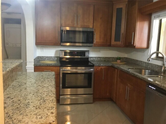 Foto del edificio - 153 Lakeview Dr