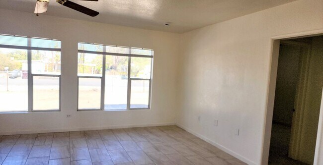Foto del edificio - 7064 Tamarisk Ave
