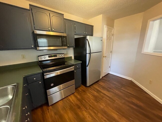 Foto del edificio - 1004 Creekside Pl