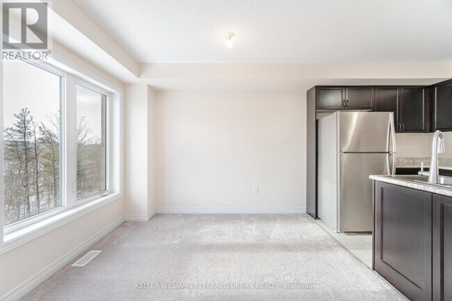 Photo du bâtiment - 740-740 Linden Dr