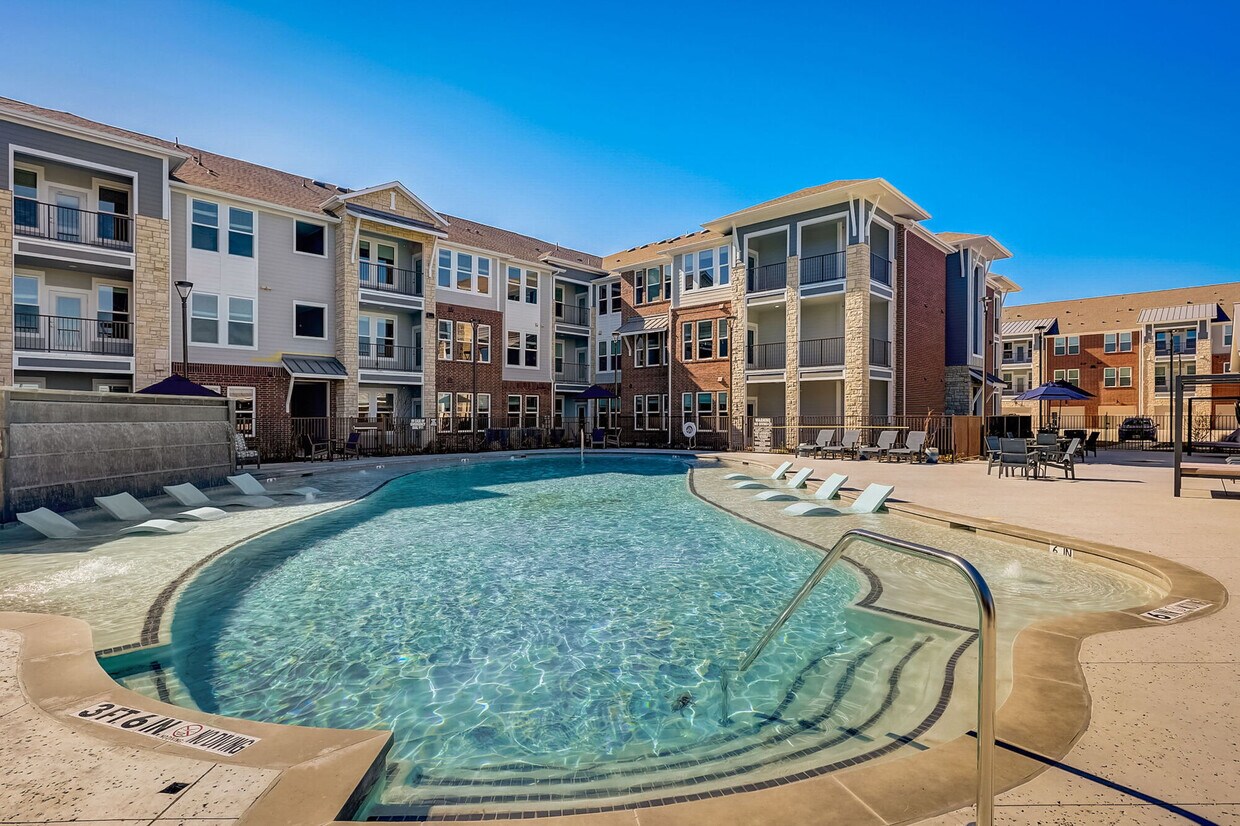 Royalton at Creeks of Legacy Apartments in Prosper, TX