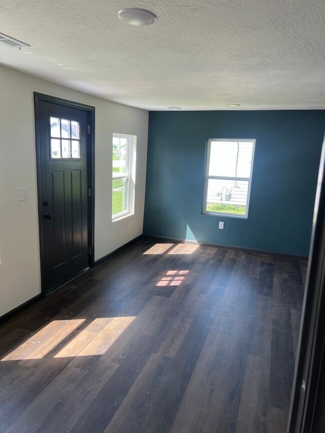 Building Photo - 2 BEDROOM 1 BATHROOM HOUSE FOR RENT