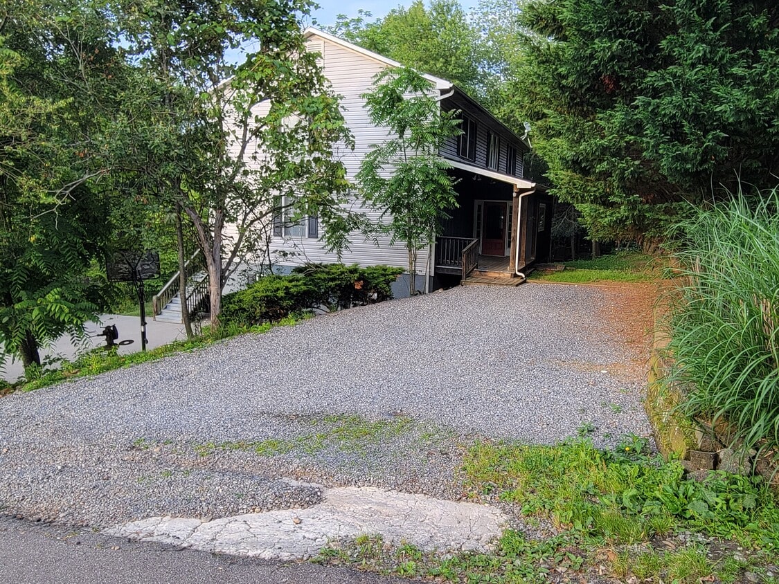 25 Hillcrest Dr, Clyde, NC 28721 House Rental in Clyde, NC