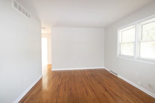Foto del edificio - 2804 Isherwood Dr
