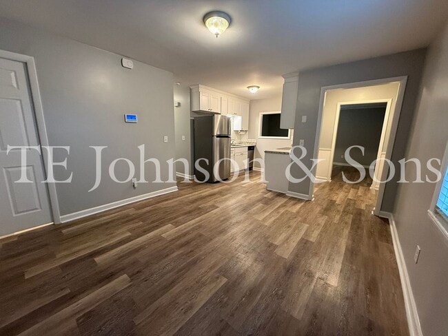 Foto del edificio - Modern Comfort with a Fenced Yard in Winston-Salem