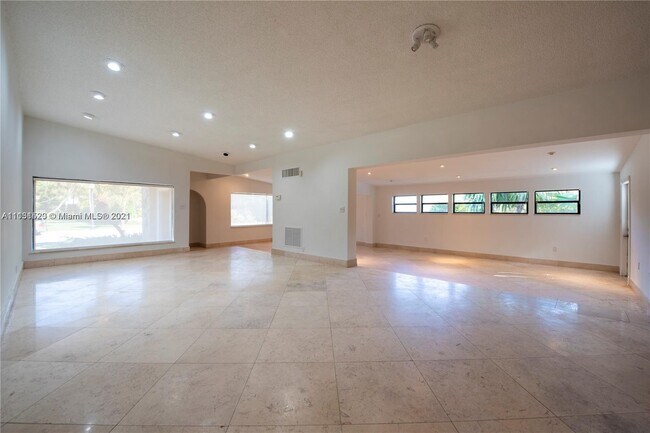 Foto del edificio - 1270 102nd St
