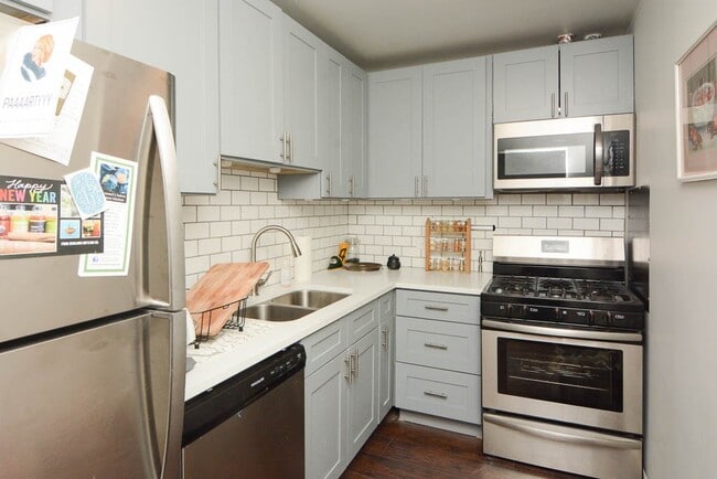 Foto del edificio - 7319 N Rogers Ave