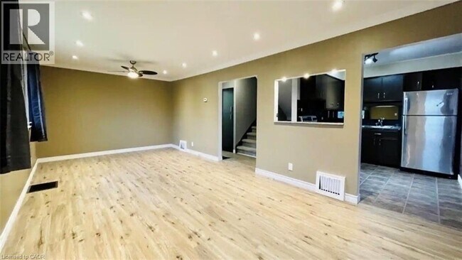 Photo du bâtiment - 306 E 22nd St