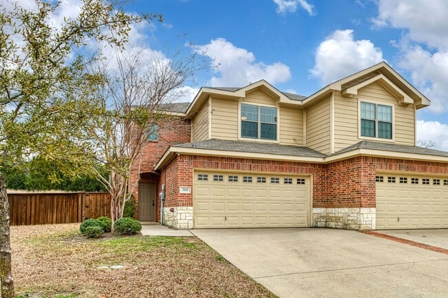 Building Photo - NICE 3 BEDROOM DUPLEX LOCATED IN LAVON, TE...