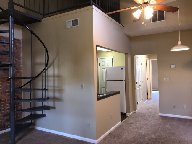 Foto del edificio - 807-809 East Maple Street