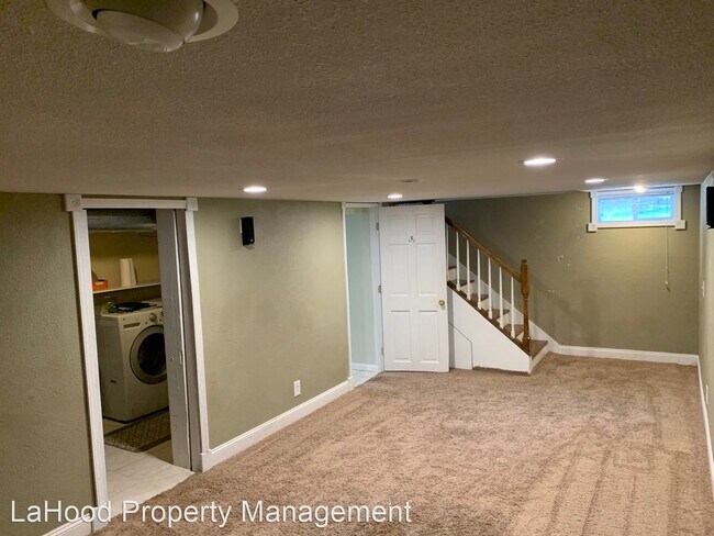 Building Photo - 3 br, 2 bath House - 208 w Melbourne