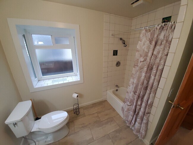 Building Photo - 3-bedroom home with new flooring and fresh...