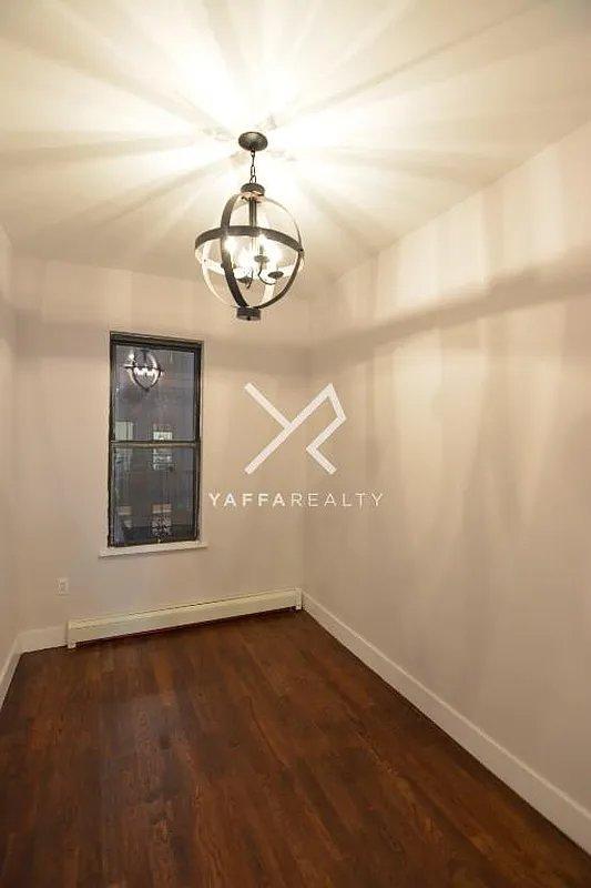 Building Photo - 2 bedroom in Flushing NY 11385