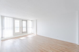 Building Photo - Glenmore Heights