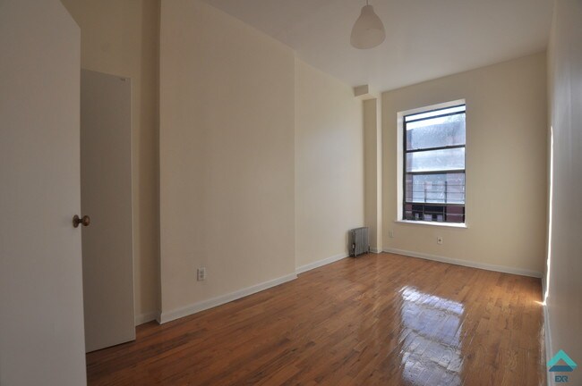 Foto del edificio - 649 Classon Ave