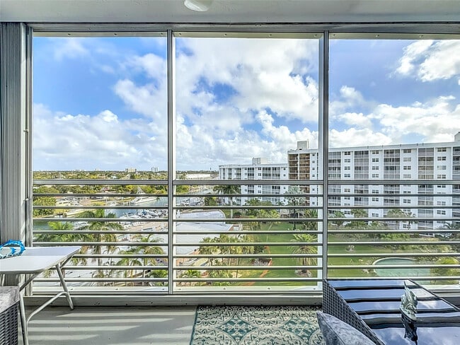 Foto del edificio - 2731 NE 14th Street Causeway