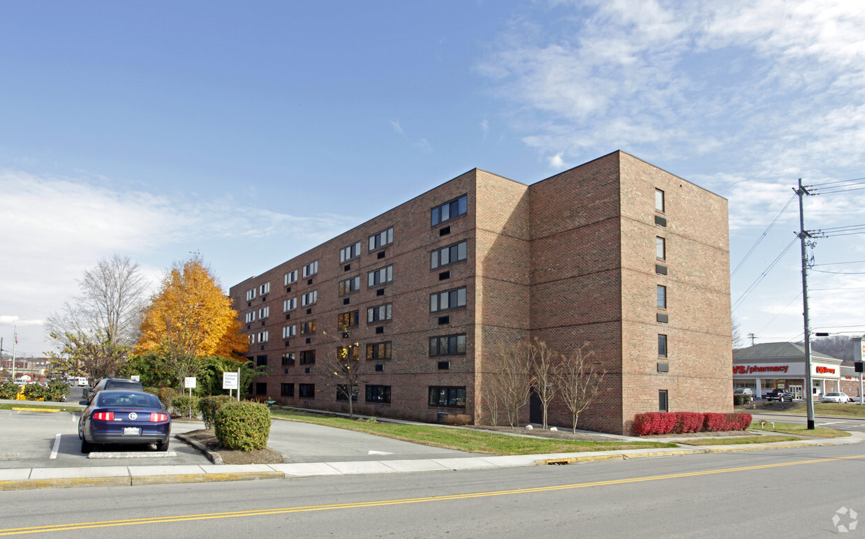 Building Photo - Charles Seivers Towers