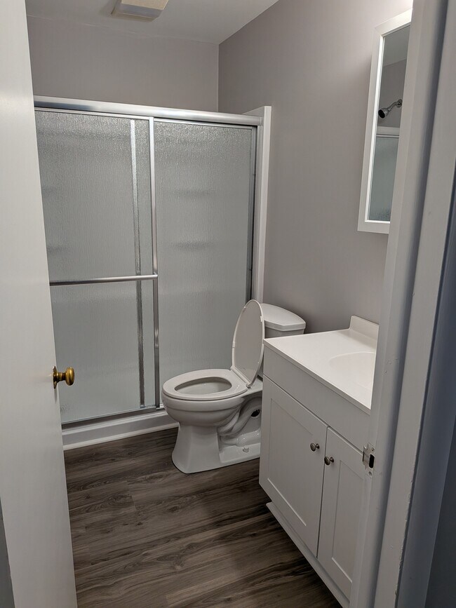 Baño completo - 2863 Cedar Hill Rd