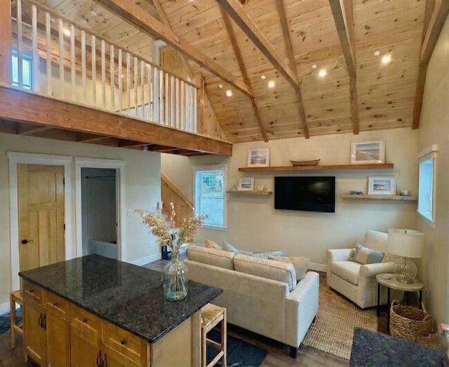 Foto del edificio - 28 Emerald Ave