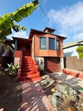 Building Photo - 823 Apgar St