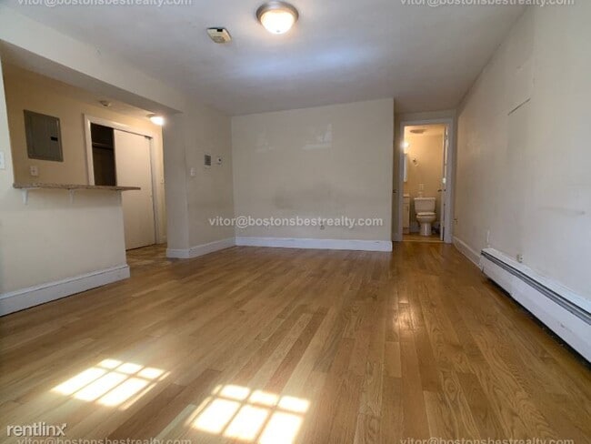 Building Photo - 1018 Beacon St
