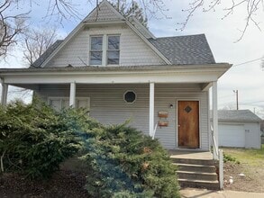 Building Photo - 321 Robinson St