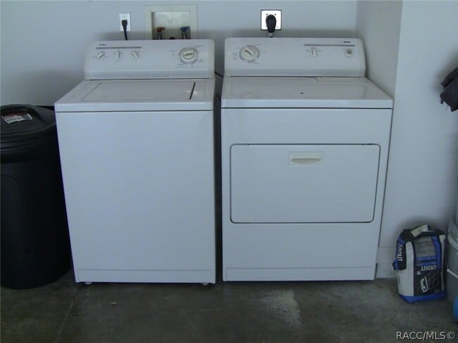 Building Photo - 10215 N Biscayne Dr