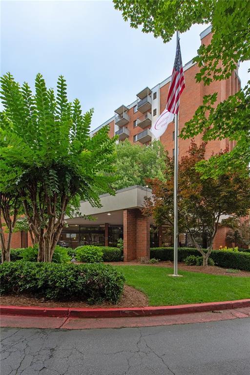 Foto del edificio - 300 Johnson Ferry Rd
