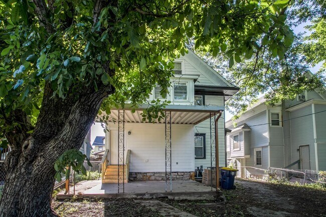 Building Photo - Move fast on this one. Apply within 24 hours of your showing and lock in $250 off your monthly re...