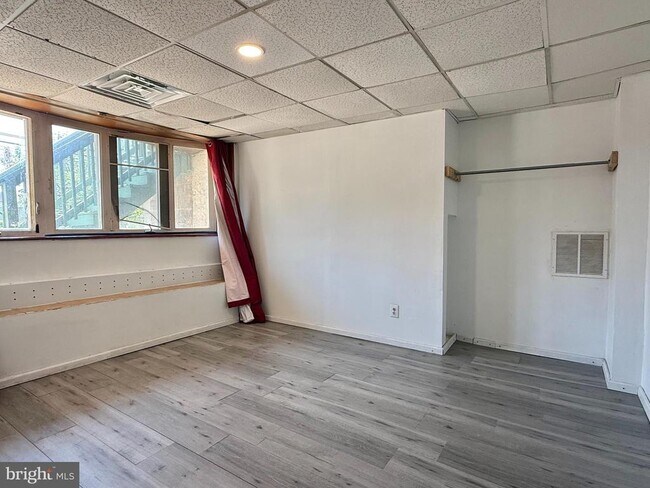Building Photo - 1300 Main St