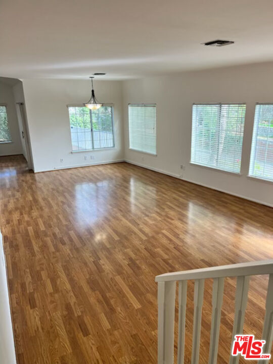 Foto principal - 2561 Mayfield Ave