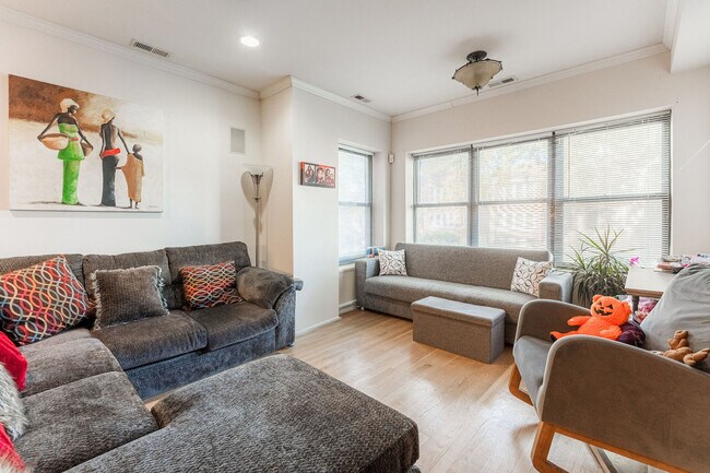 Foto del edificio - 6825 S Harper Ave
