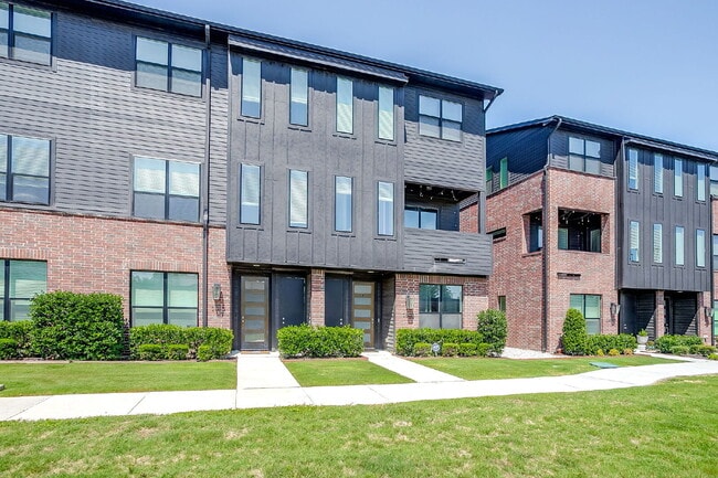 New Modern Townhome Just Steps Off TCU Cam... - New Modern Townhome Just Steps Off TCU Cam...