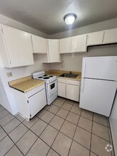 Building Photo - 3052 N Alvernon Way