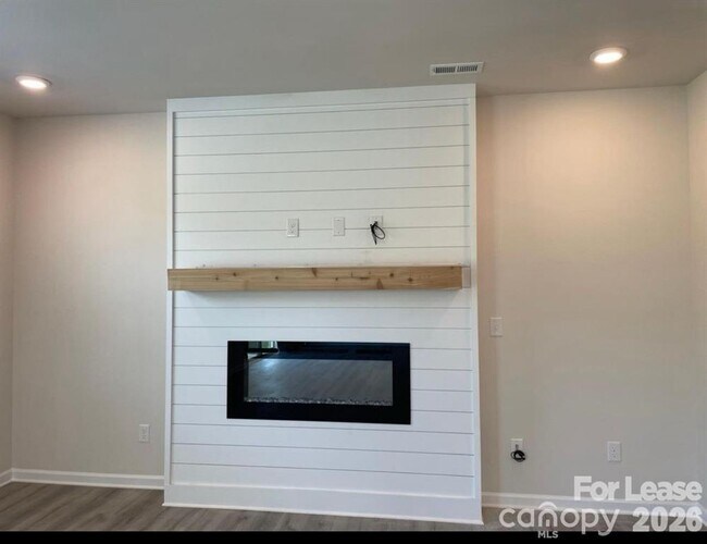 Building Photo - 3062 Weddington Pointe Dr