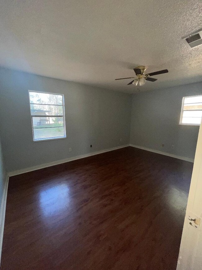 Building Photo - 4813 Mustang Dr
