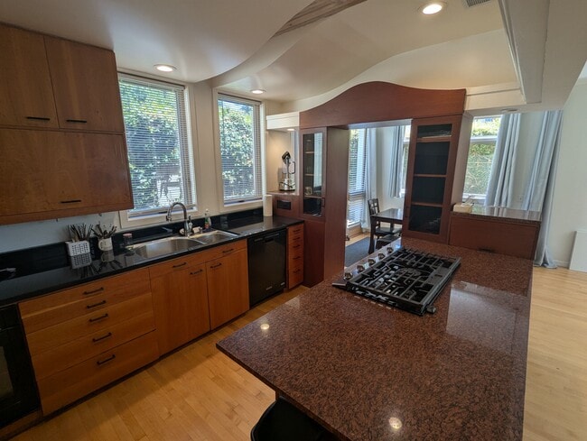 Kitchen - 2346 Cedar St